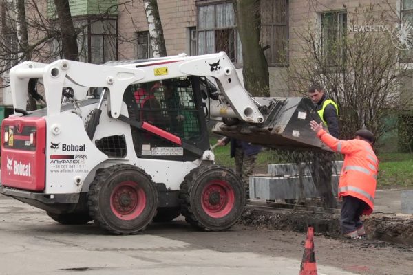 На вулиці Генерала Пухова замінюють бордюри