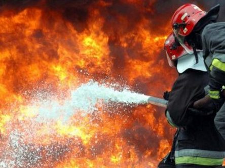 Будинок, господарська будівля та суха трава: за добу на Чернігівщині ліквідували три пожежі