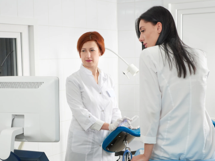 Плановий огляд у гінеколога: коли й навіщо його проходити